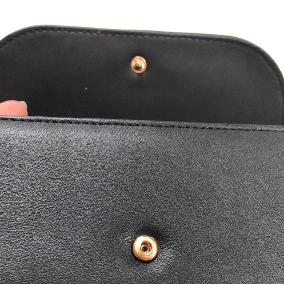Guess - Black Wallet - Picture 11 of 13